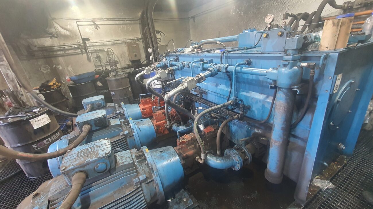 Hydraulic power unit with four motor-pump sets serviced on site by Hydraulic Squad