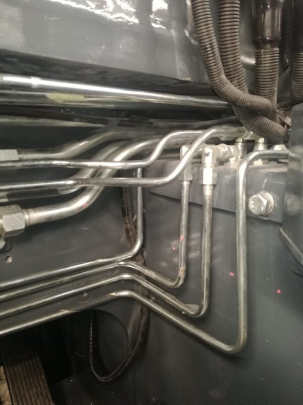 Bent hydraulic tube runs neatly routed and clamped