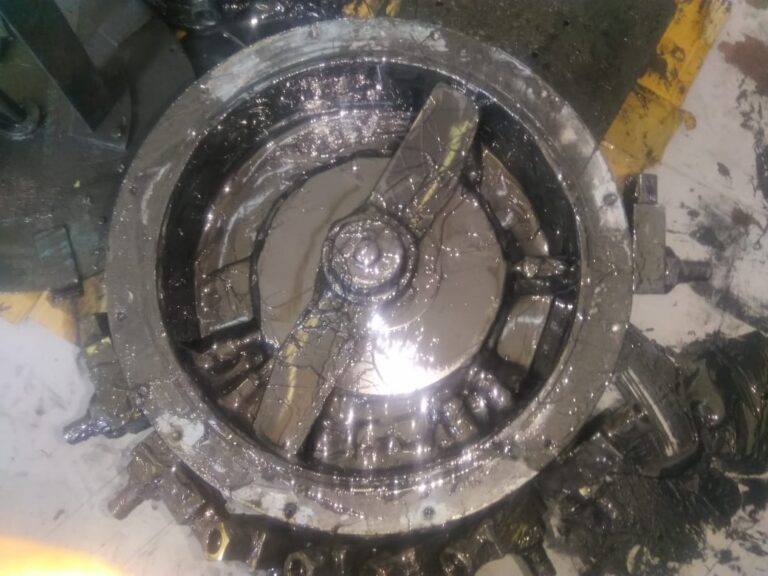 Lubrication pump reservoir opened for cleaning and inspection