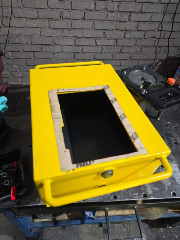 Enerpac hydraulic pump reservoir cleaned during a service for a mining customer