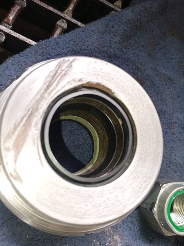 Hydraulic cylinder gland fitted with new rod seal and wiper