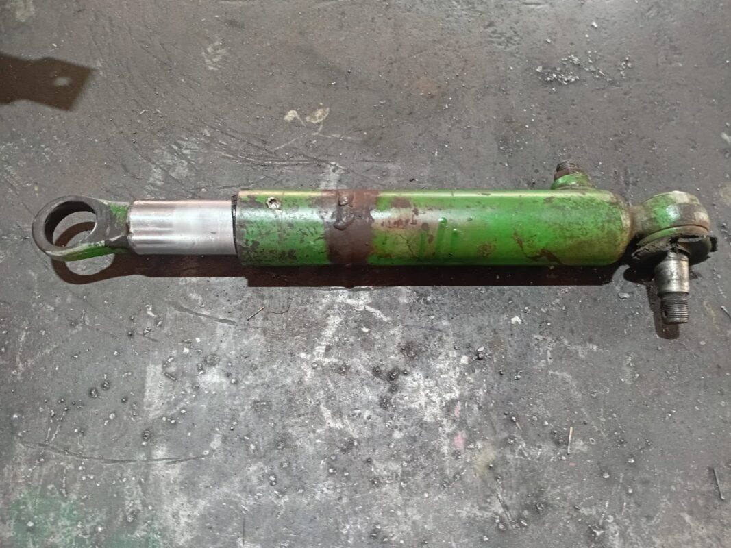Worn hydraulic cylinder before refurbishment
